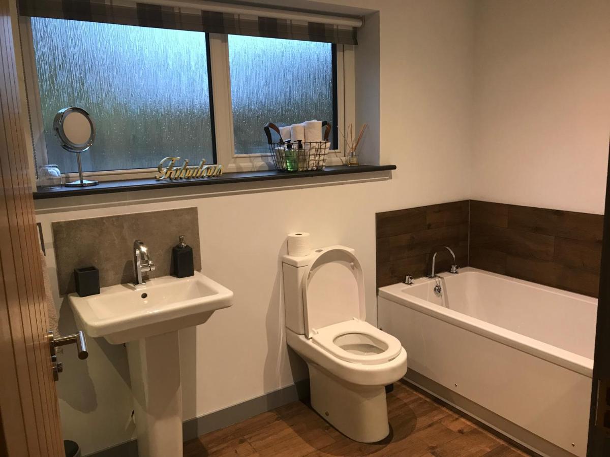 Willa The Bridge Self Catering Kilmaluag Zewnętrze zdjęcie